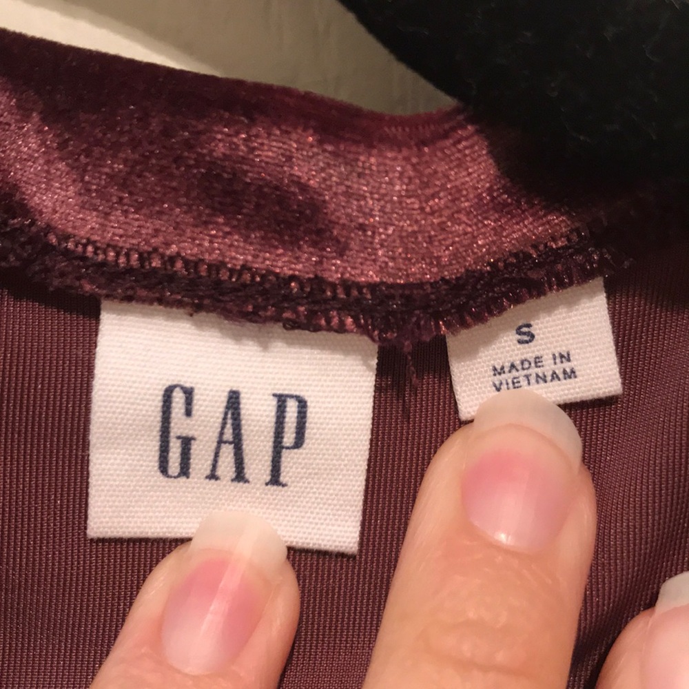 GAP velvet plum sleeveless top - Picture 2 of 5
